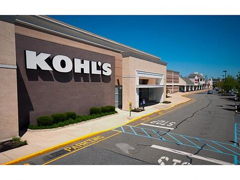 Khol's Store front in a shopping plaza