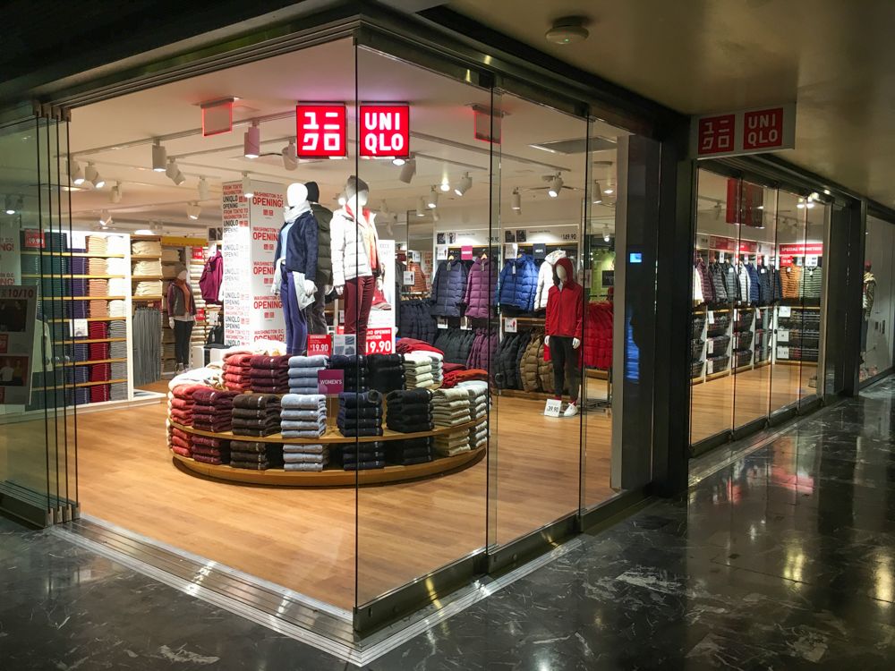 uniqlo storefront featuring winter wear