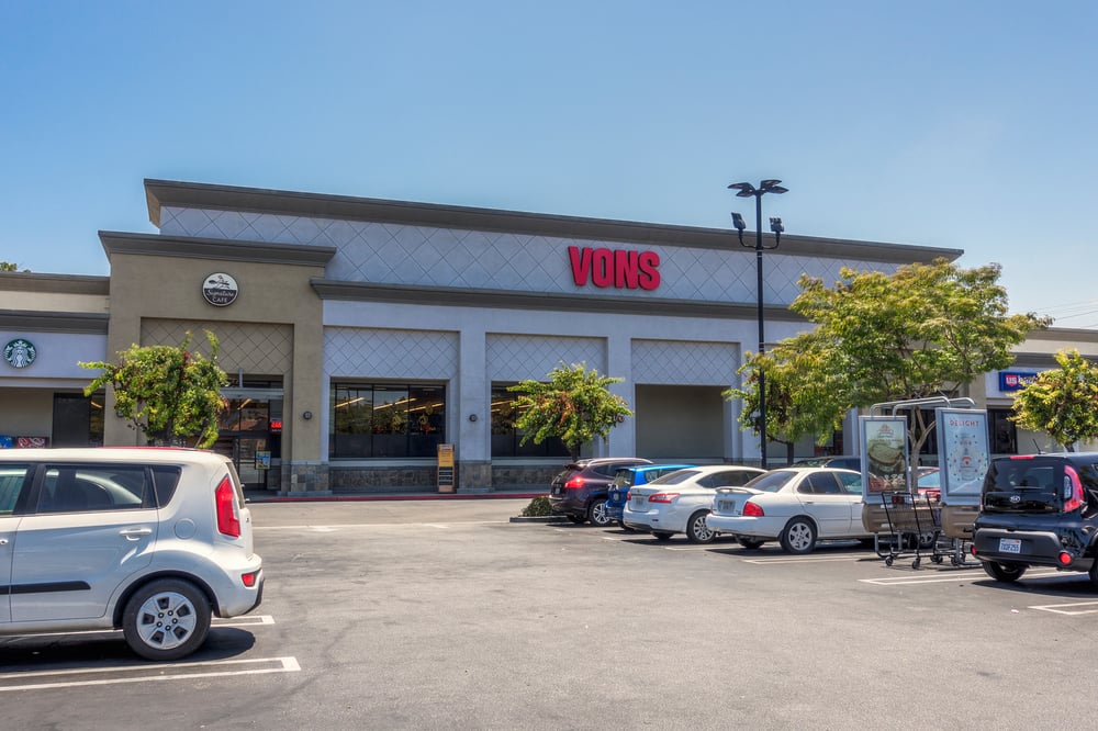 vons-grocery-exterior