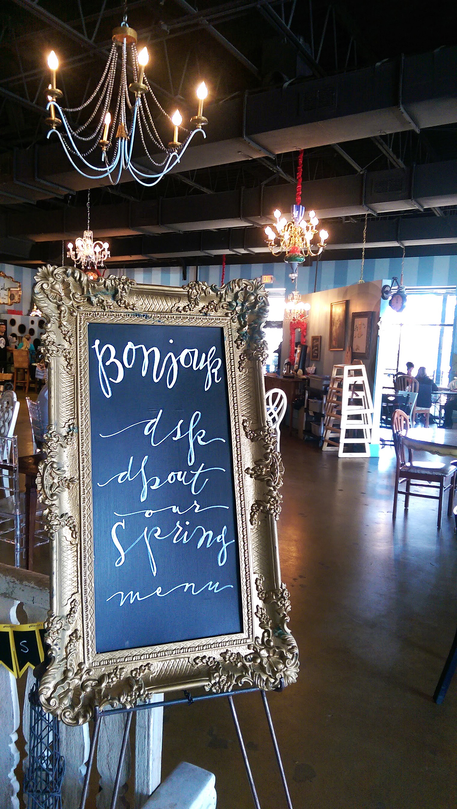 C’est Délicieux Amélie’s French Bakery and Café at Carmel Commons