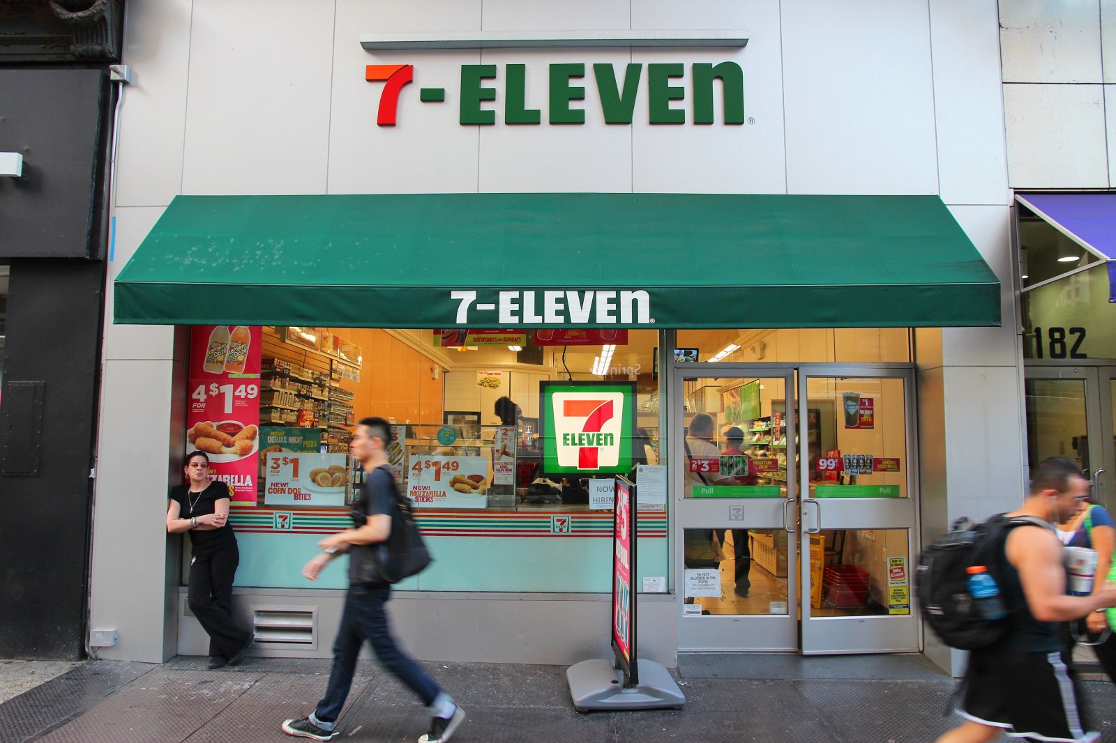 7-eleven storefront