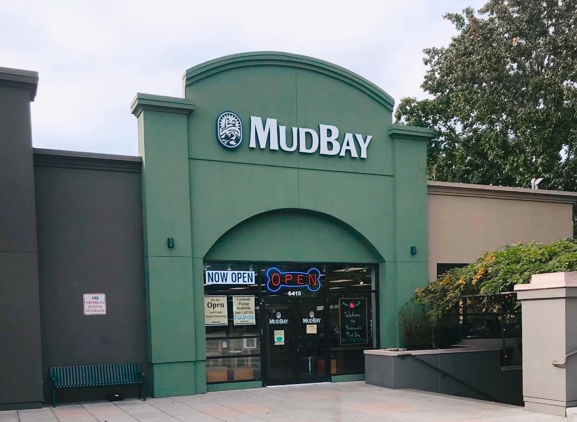 Popular Local Pet Store 'Mud Bay' Opens at Regency's Roosevelt Square